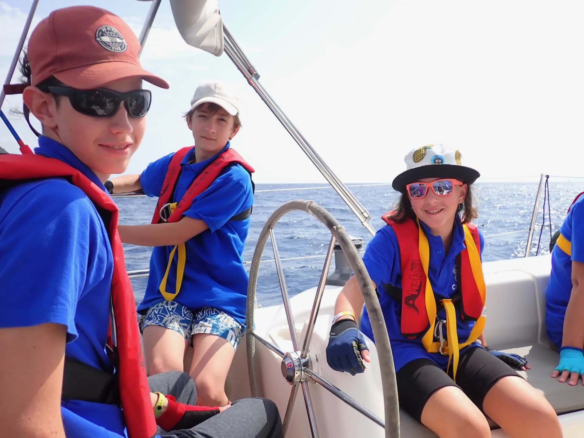 Морская практика — дети управляют яхтой