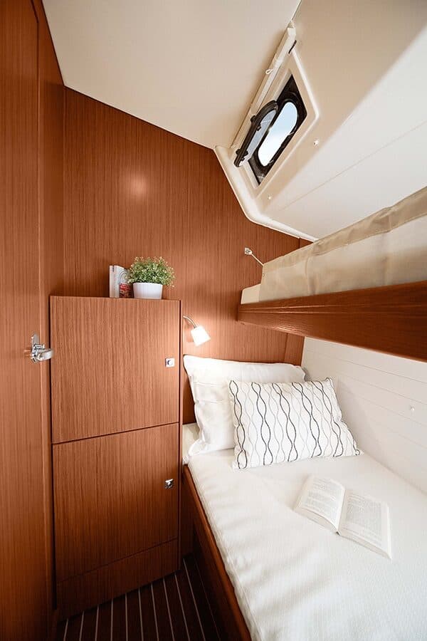 Bavaria Cruiser 51 — каюта