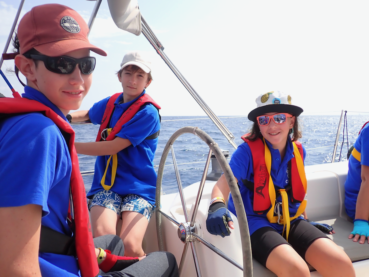 Морская практика — дети управляют яхтой