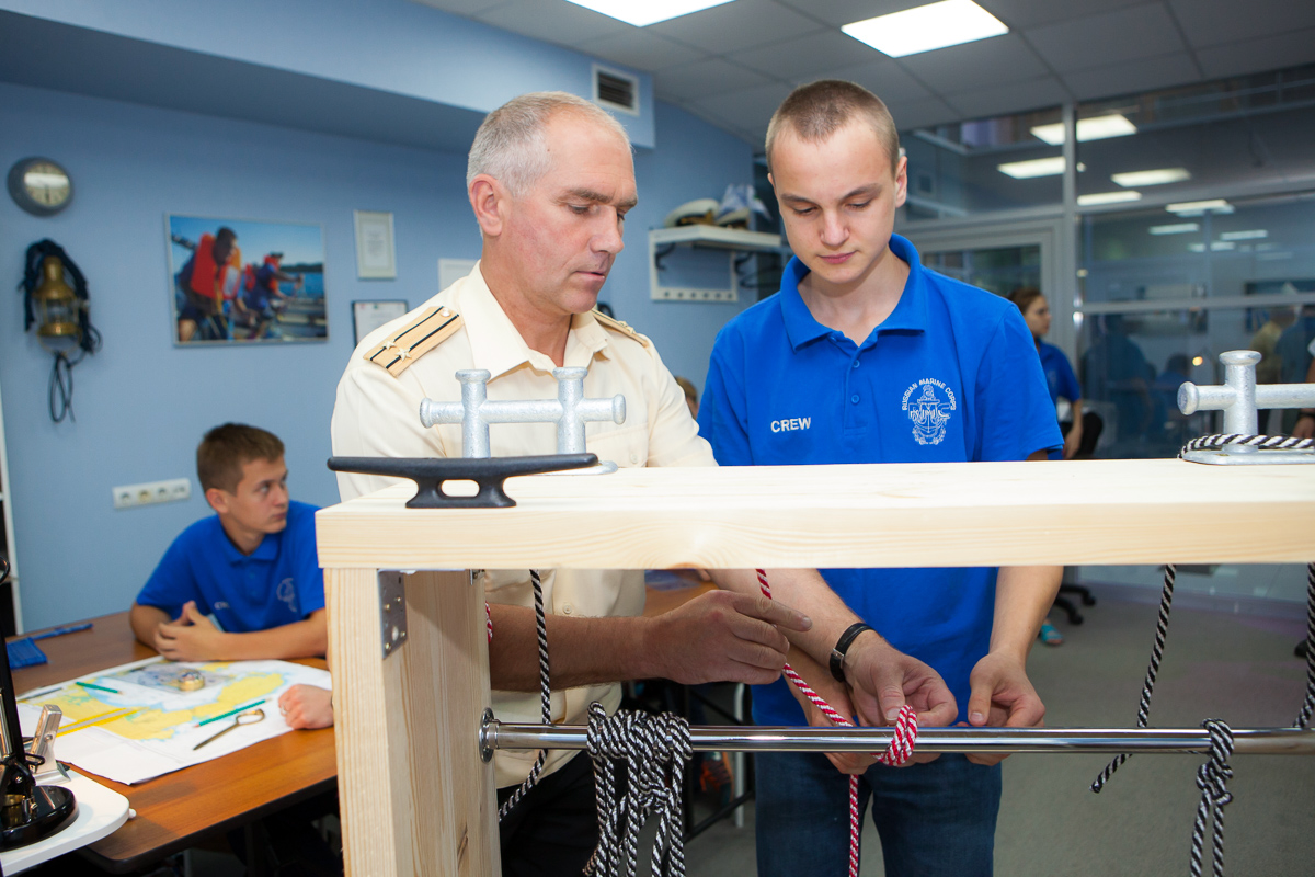 Курсанты на теоретическом занятии НавиКлуб